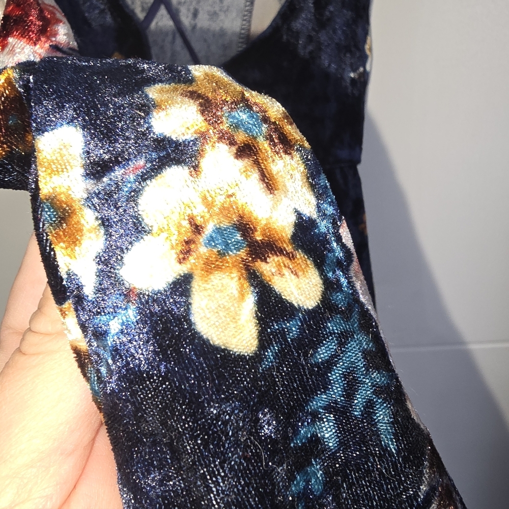 Rue 21 Floral Velvet Romper Sz M - Picture 5 of 5
